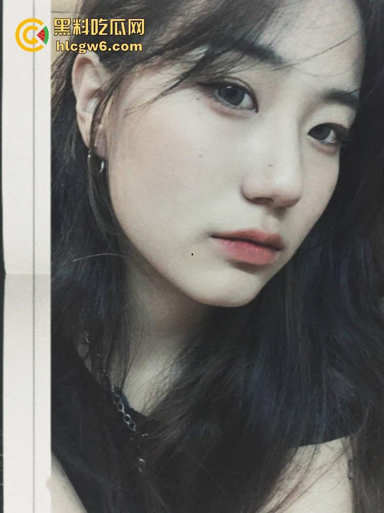 牛奶灌逼电击玩法炸裂上线,JK制服骚妹被逼里灌满牛奶吊起来玩电，奶水顺着腿狂流，全程骚叫浪到突破天际！-1