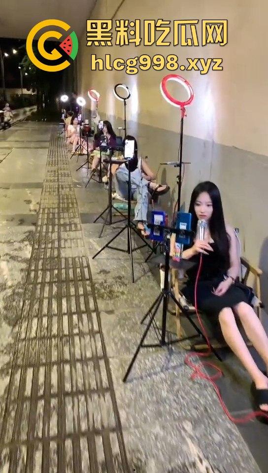 山西网红一条街！南州大桥下全是网红乞丐，美女挤满400多人，乞讨都成产业了！-10