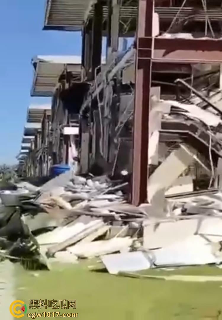 柬埔寨KK园区被血洗清剿！内部实拍曝光：牢笼、血迹、遗留手机触目惊心！-3