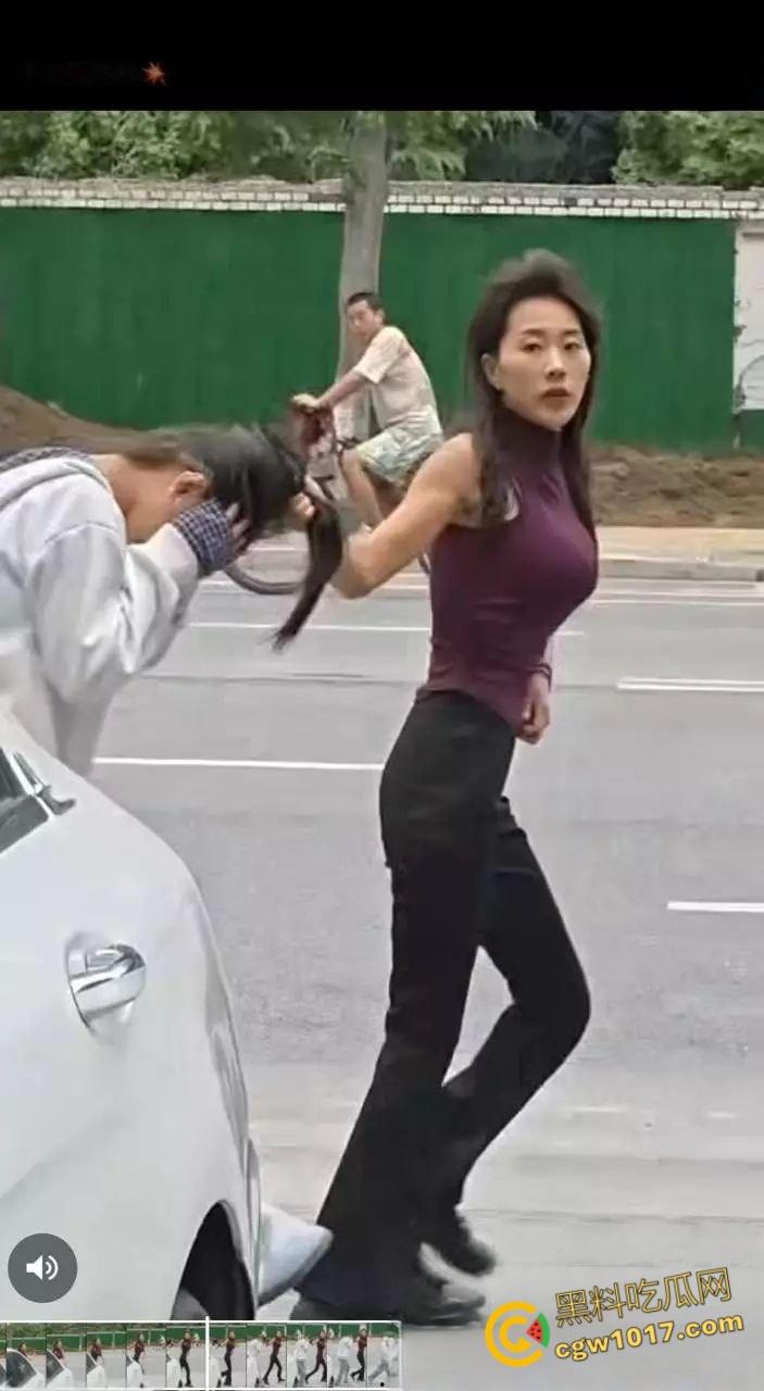 女大学生出轨撩骚有妇之夫，被人家老婆打上门，闷骚小三线下穿的朴素，线上反差发露奶露逼照勾引男人！-7